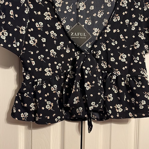 NWT Zaful short sleeve wrap shirt with tie size small - Picture 6 of 9